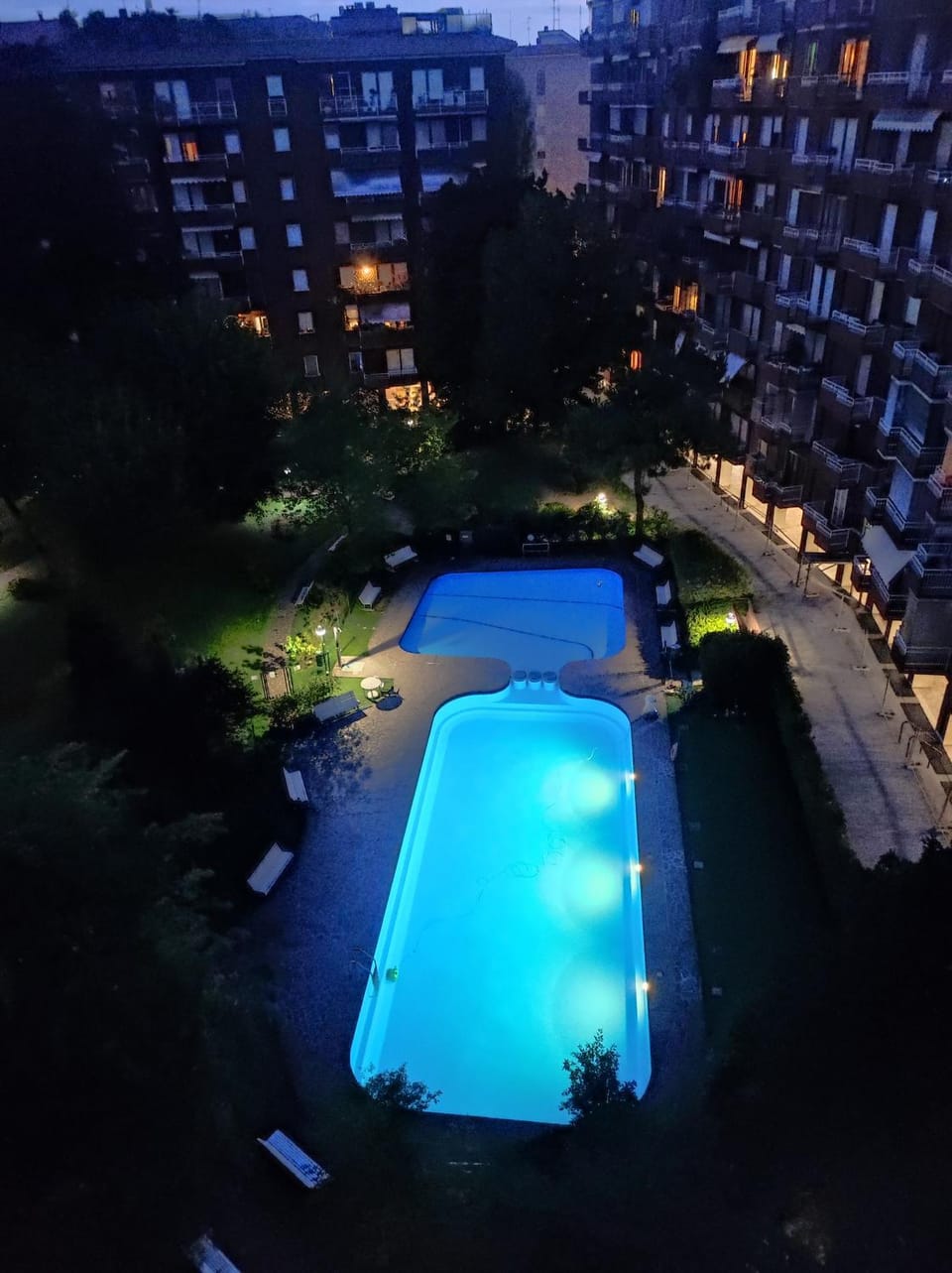 Sky View apartment with Swimming pool, AC, Wifi, M2 Bed and Breakfast in Milan