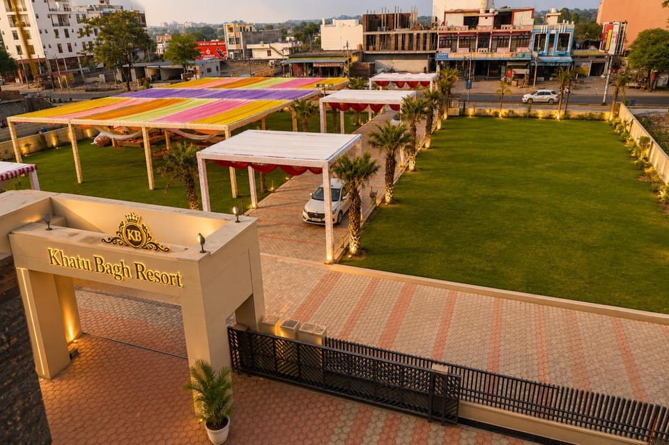 Property building, Garden, City view, Parking