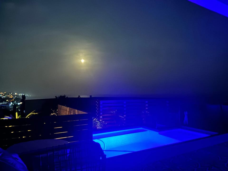 Night, Pool view
