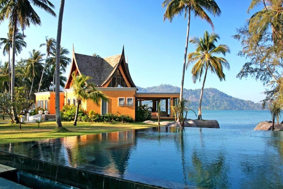 ASARA Beach-Pool Villa Absolut Beachfront Villa in Ko Chang