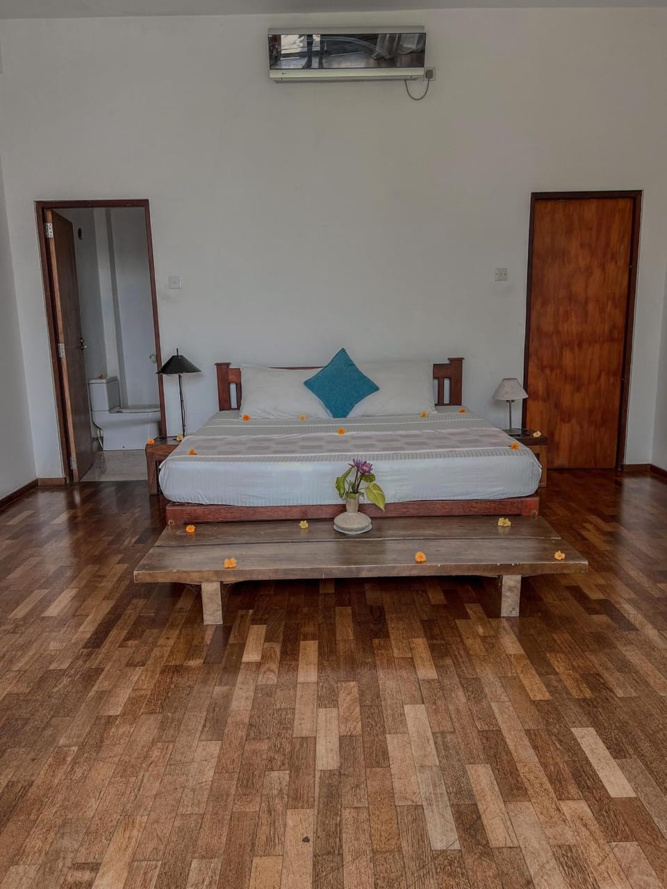Bed, Bedroom, air conditioner