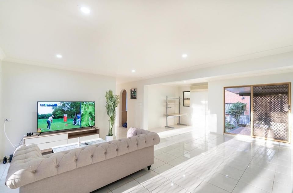 Space Abundant 4Bed 2Bath Sunnybank Retreat House in Brisbane