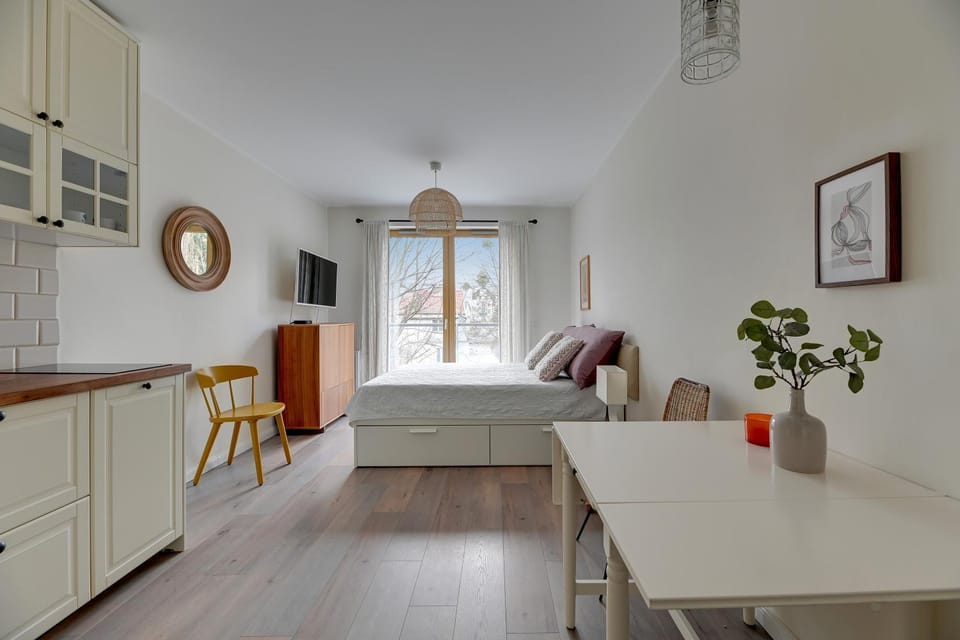 TV and multimedia, Kitchen or kitchenette, Living room, Photo of the whole room, Seating area, Dining area, Bedroom