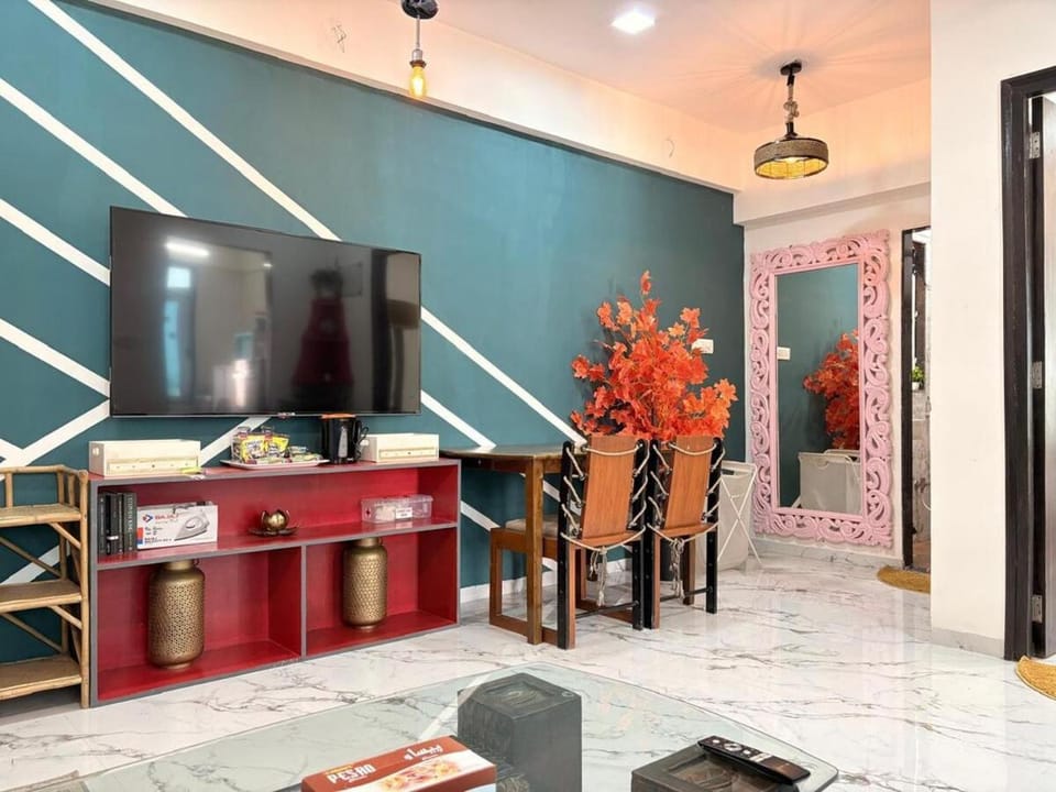TV and multimedia, Living room, Seating area, Dining area, Evening entertainment