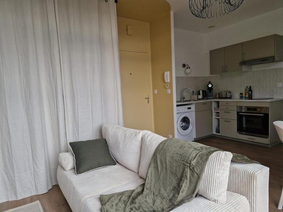 Kitchen or kitchenette, Living room, storage