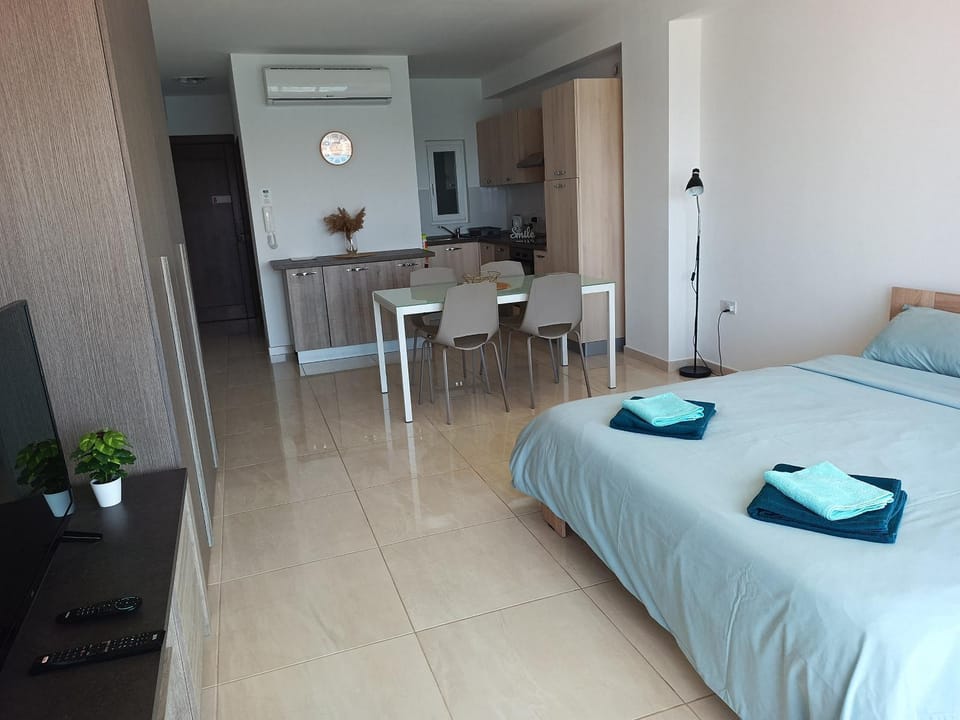 Seafront studio apartment San Paul's Bay Apartment in Saint Paul's Bay