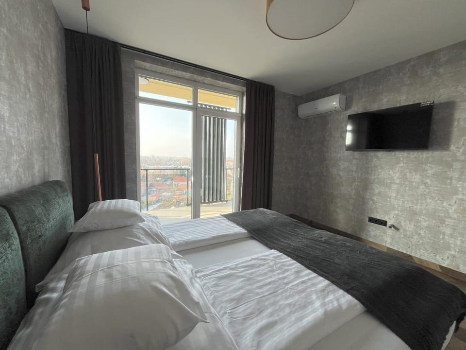 Bed, TV and multimedia, Photo of the whole room, Evening entertainment, Bedroom