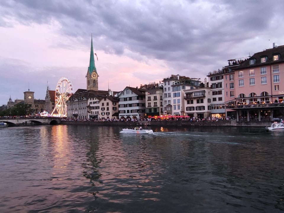 Nearby landmark, Restaurant/places to eat, Activities, City view, Lake view, River view