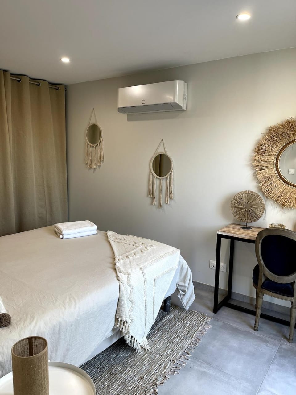 Bed, Photo of the whole room, Bedroom, towels, air conditioner