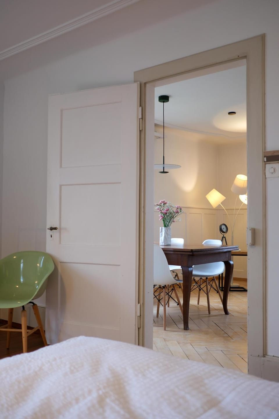 Bed, Dining area