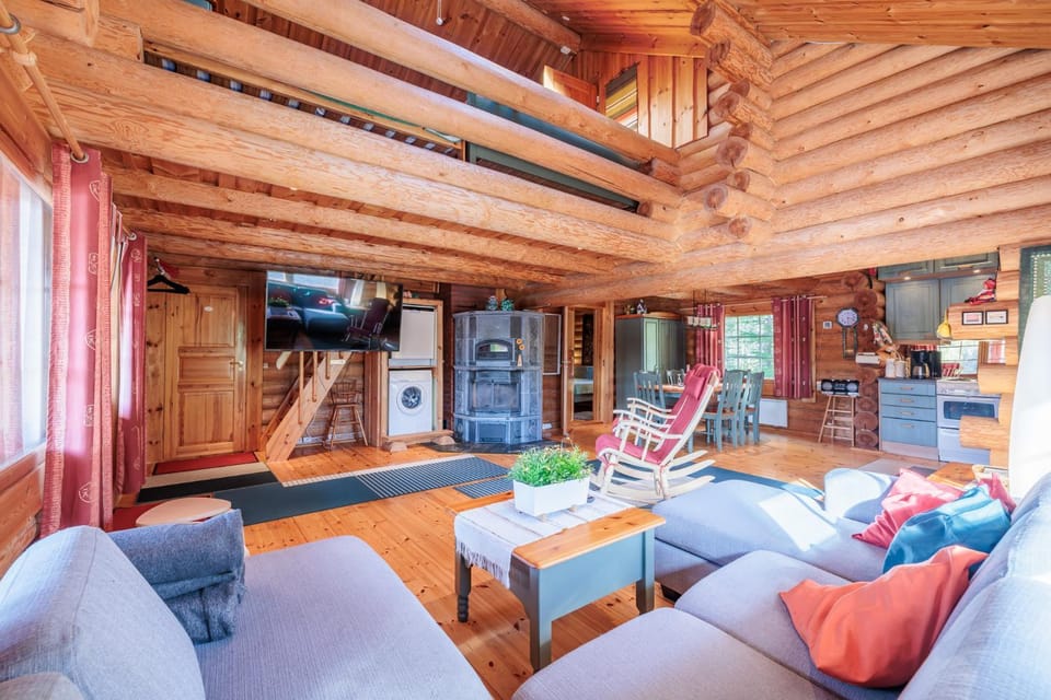 Communal lounge/ TV room, TV and multimedia, Living room, Seating area, Evening entertainment