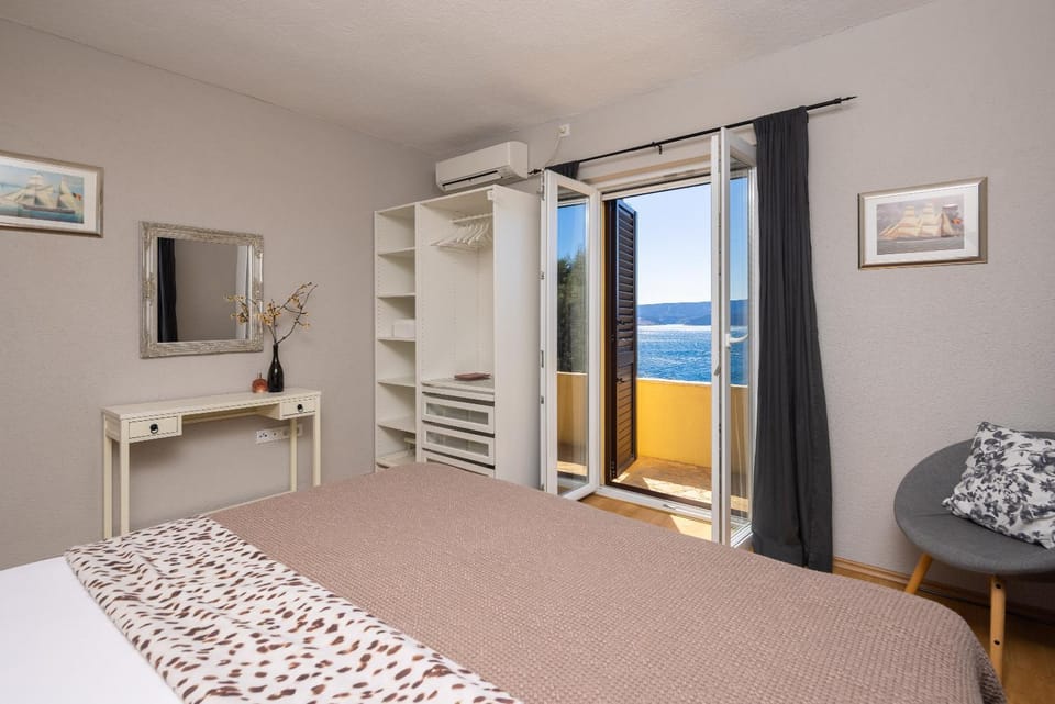 Bed, Bedroom, Sea view, wardrobe, air conditioner