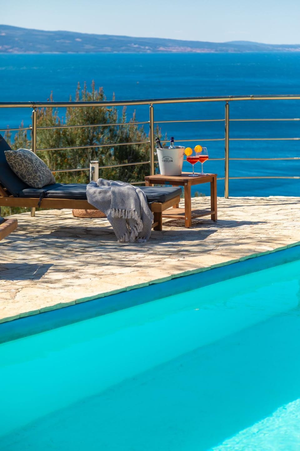 Day, Natural landscape, View (from property/room), Balcony/Terrace, Pool view, Swimming pool, sunbed