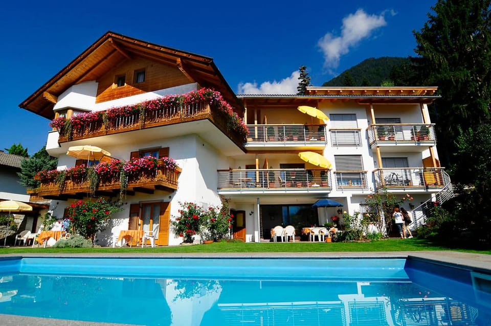 Property building, Balcony/Terrace, Pool view, Swimming pool