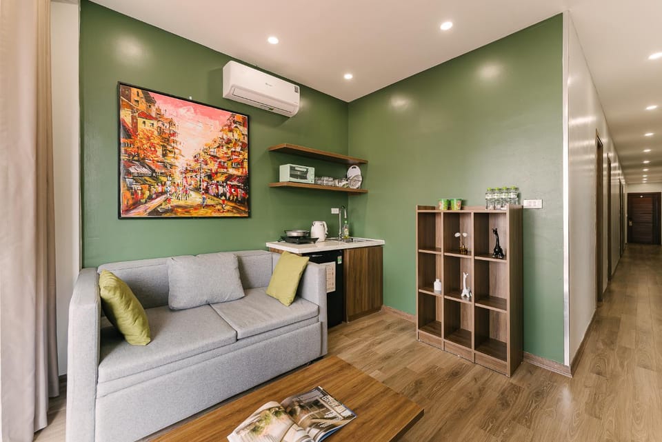 Kitchen or kitchenette, minibar, air conditioner