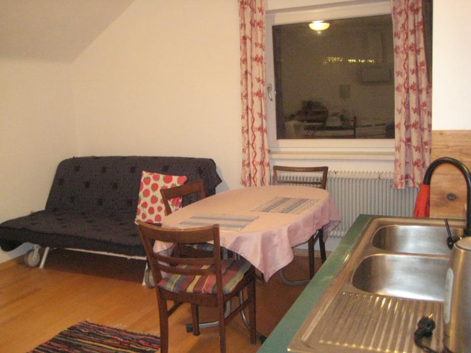Kitchen or kitchenette, Seating area, Dining area