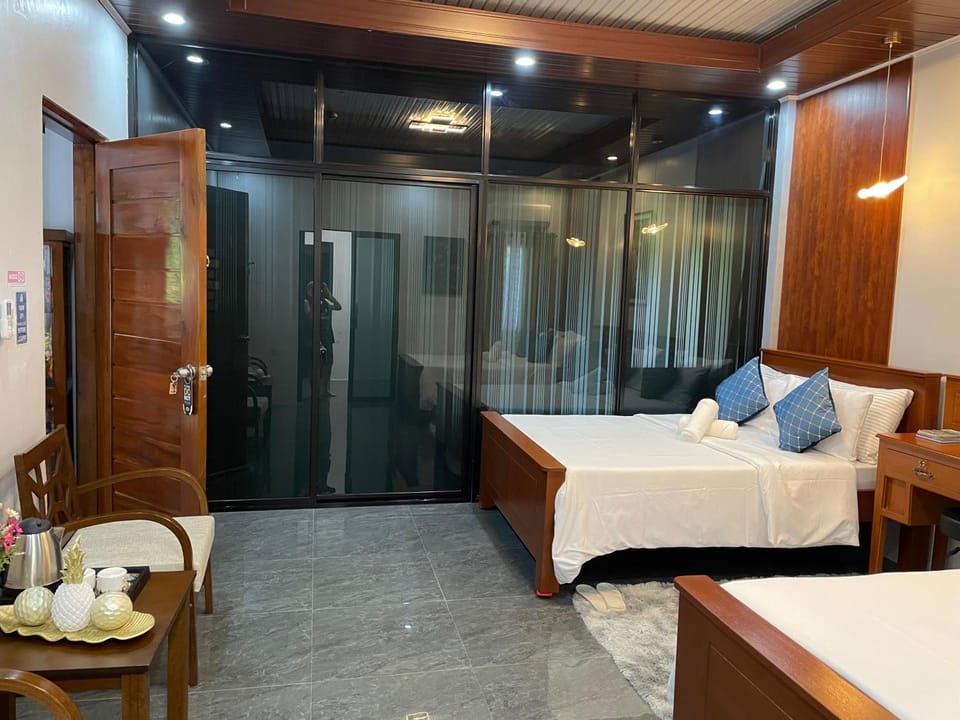 Bed, Coffee/tea facilities, Photo of the whole room, Seating area, Bedroom