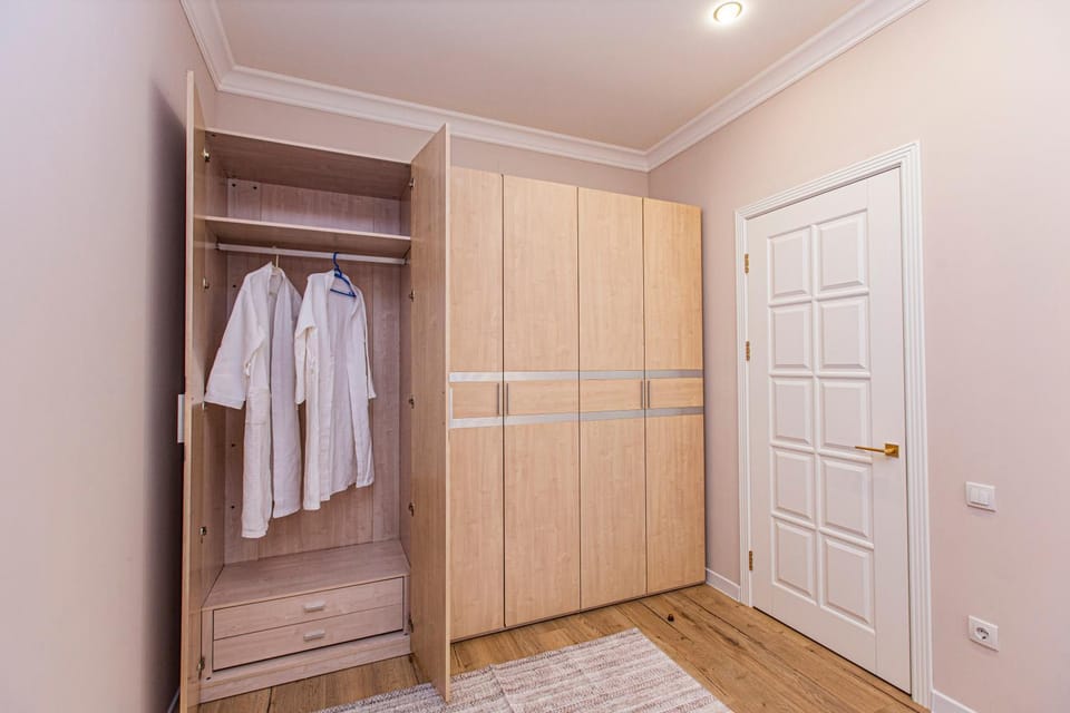 towels, wardrobe