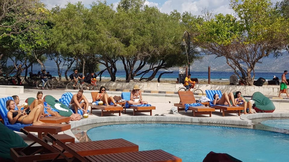 Day, Swimming pool