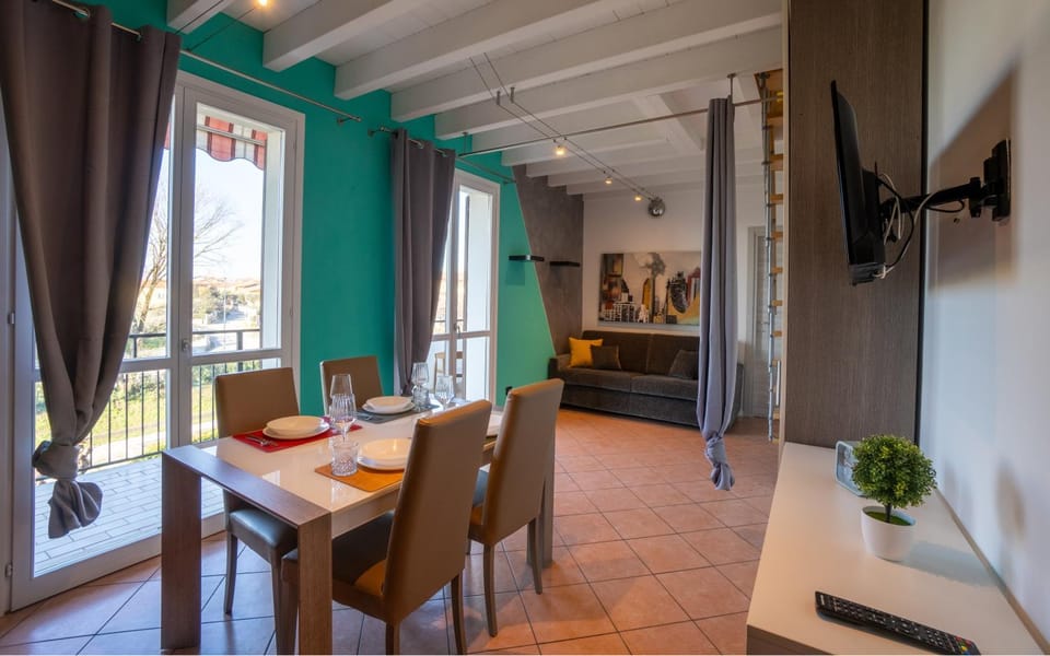 Seating area, Dining area
