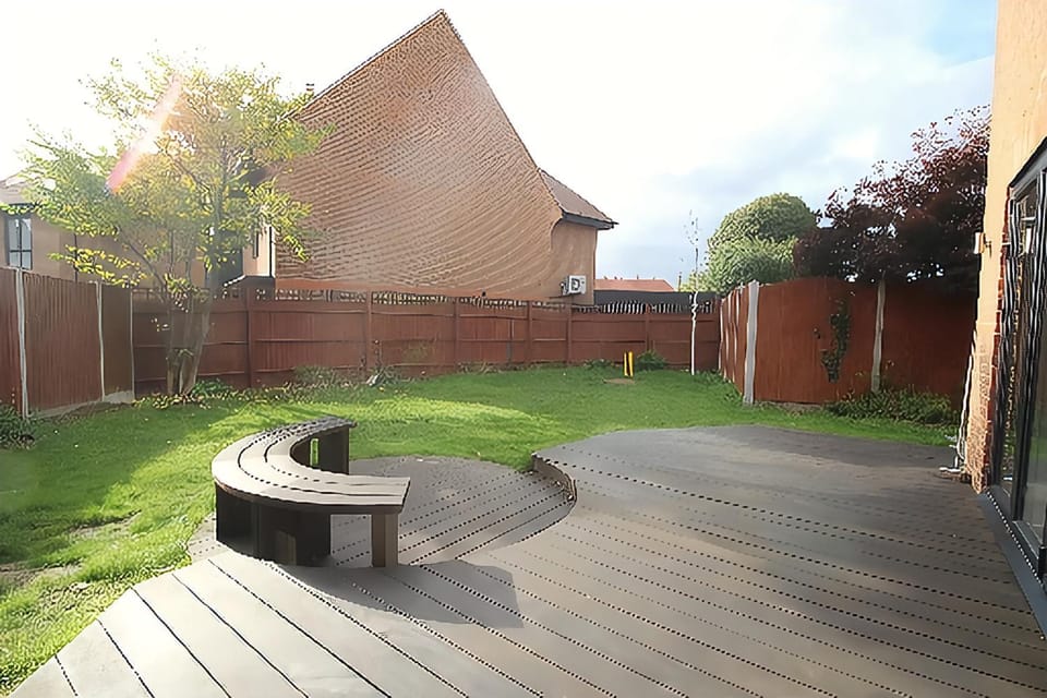 Stylish room luxury king bed Vacation rental in Romford