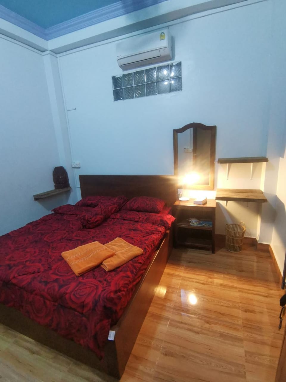 Bed, Bedroom, air conditioner