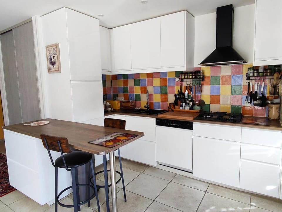Kitchen or kitchenette, Dining area, stove