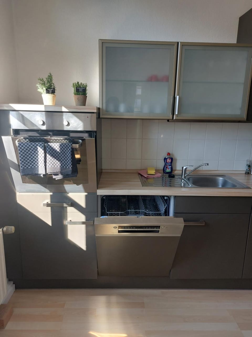 Kitchen or kitchenette, oven, stove
