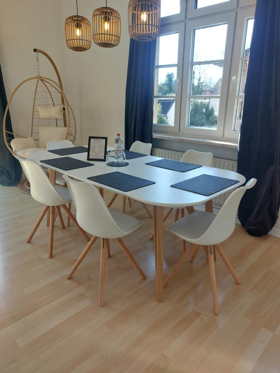 Living room, Seating area, Dining area, Breakfast, Dinner