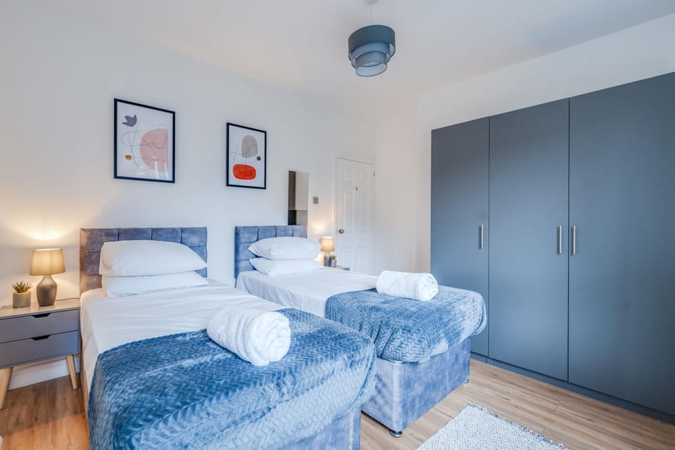 Bed, Bedroom, towels, wardrobe