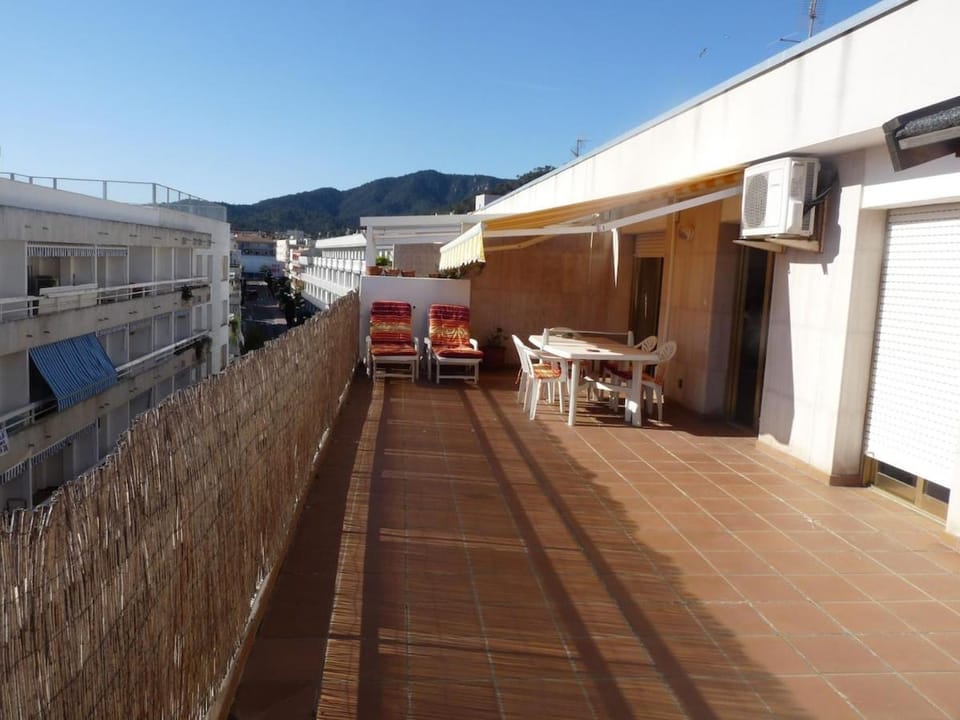 APARTAMENTO ÁTICO CON TERRAZA a 2 MINUTOS DE LA PLAYA Apartment in Tossa de Mar