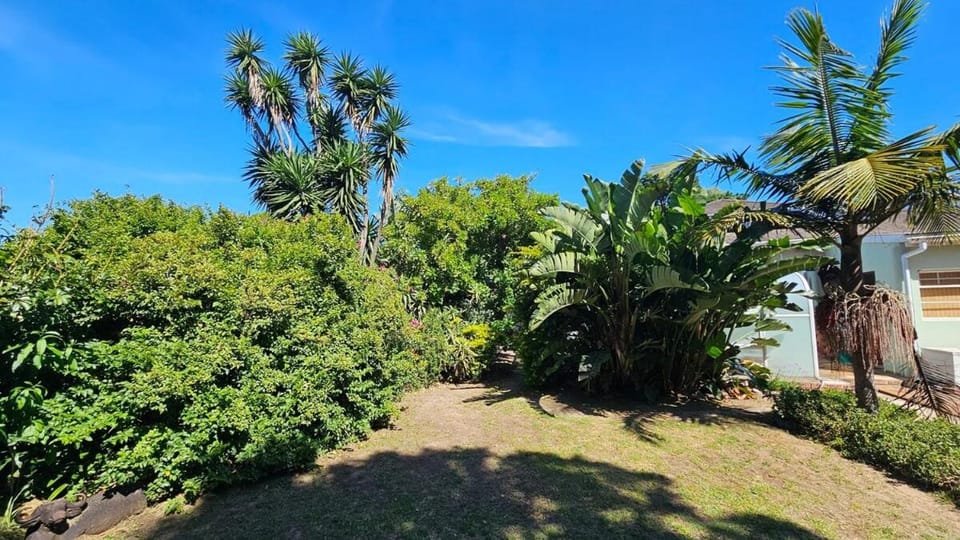 Honeywood Stays - "Romantic escape" Sunroom Near Airport, Fast Wi-Fi & Secure Parking Apartment in Port Elizabeth