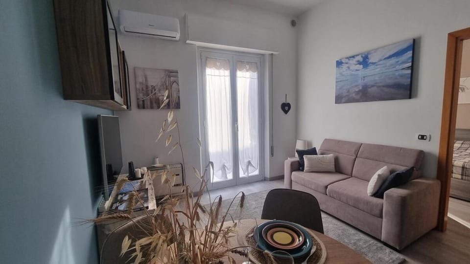 Communal lounge/ TV room, air conditioner
