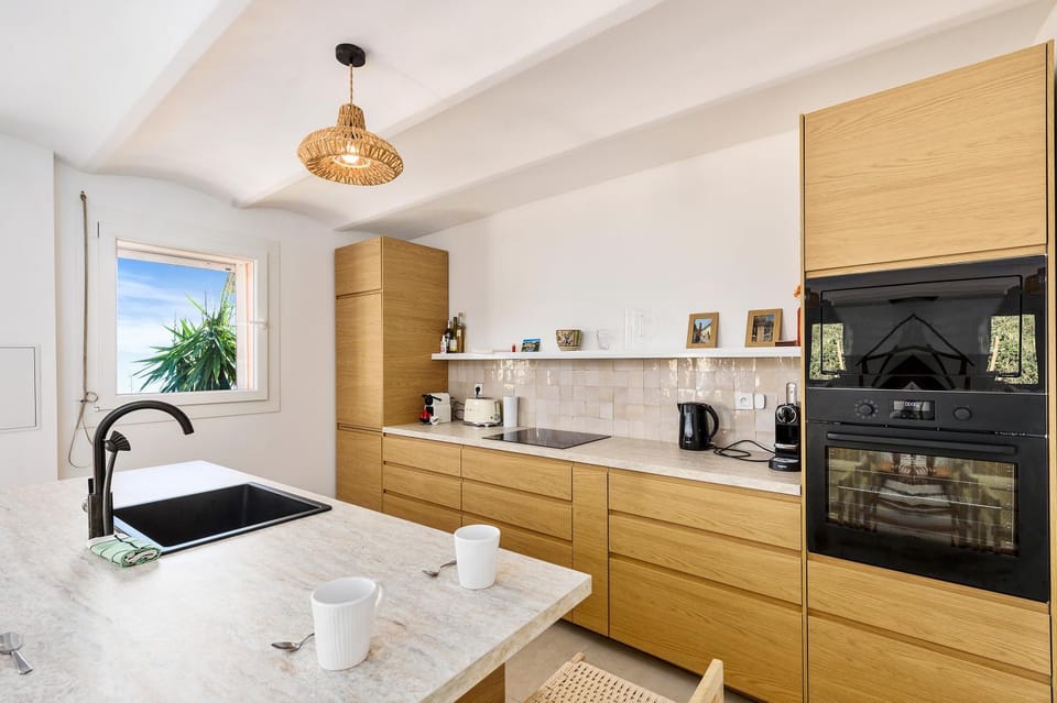 microwave, oven, stove, toaster, kitchen