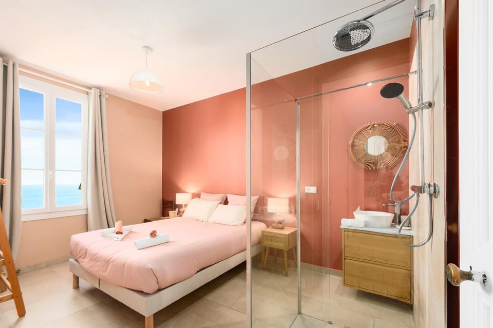 Shower, Bedroom, Sea view