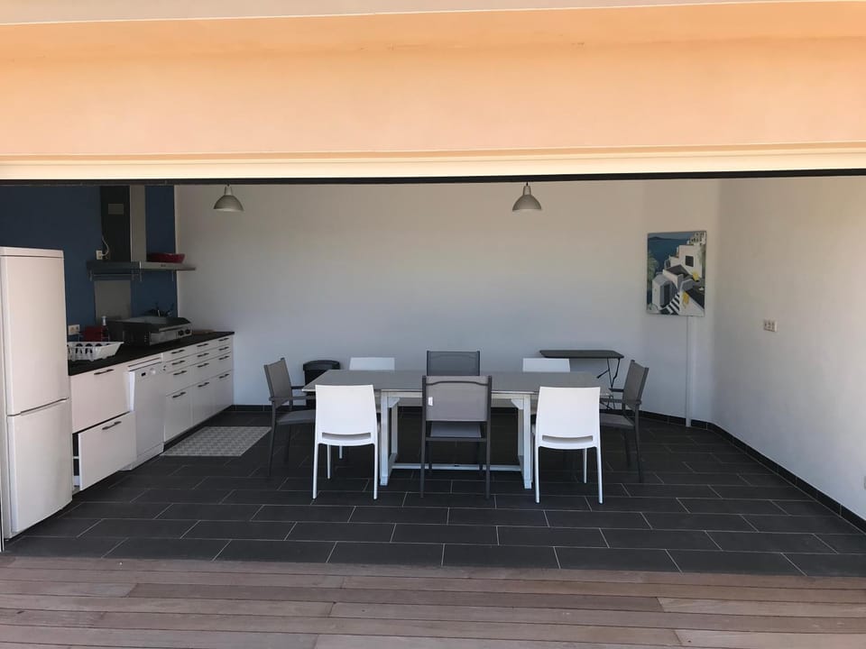 Balcony/Terrace, Kitchen or kitchenette, Dining area, Swimming pool
