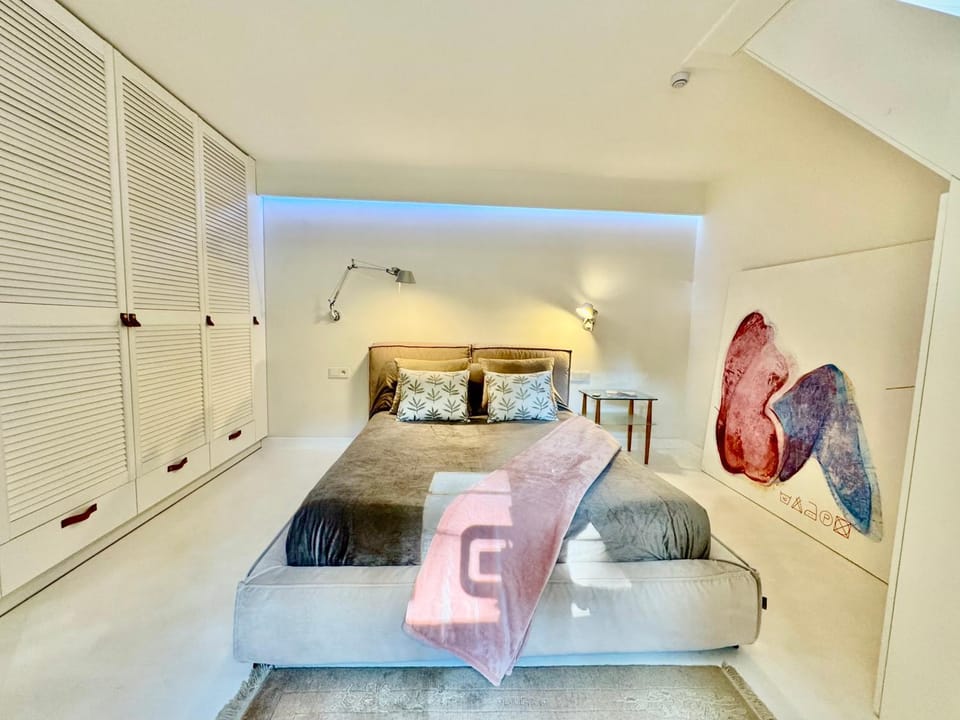 Bed, Photo of the whole room, Bedroom, wardrobe