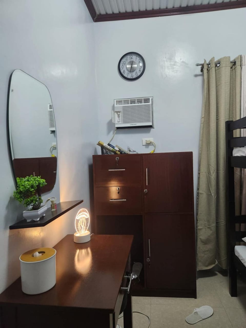 Bed, Photo of the whole room, Bedroom, air conditioner