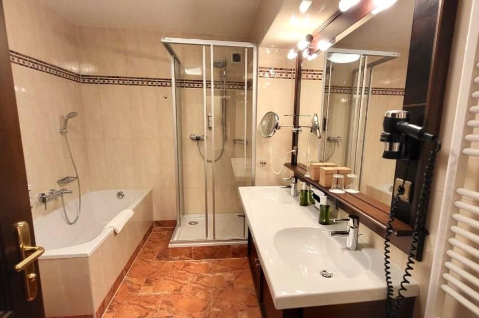 Shower, Bathroom, Bath, towels