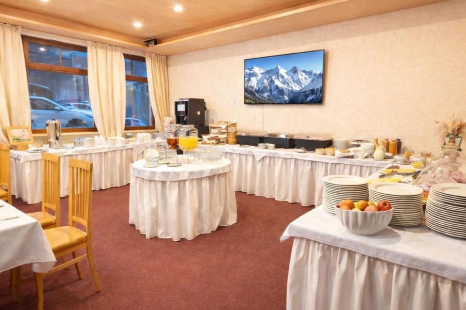 Food and drinks, Food, Breakfast, Buffet breakfast