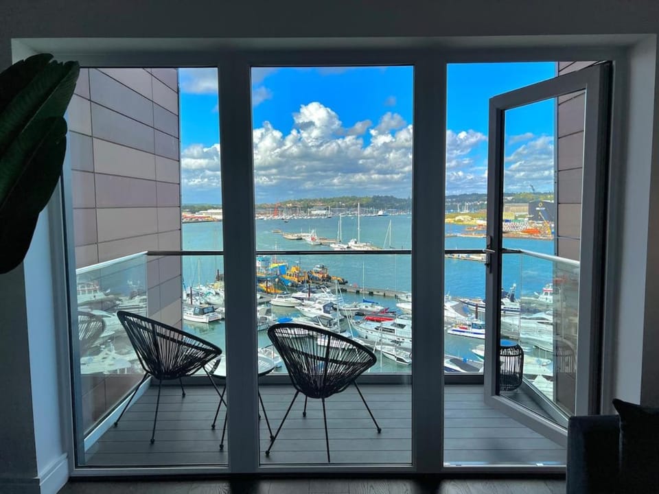 Luxury 2 Bed Apartment - River Views - Parking Apartment in Southampton