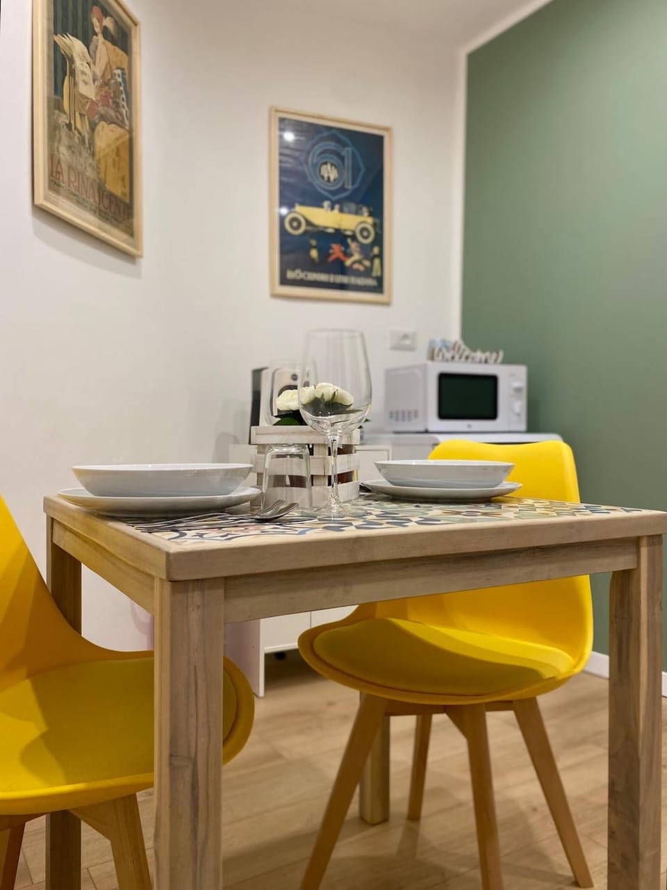 Kitchen or kitchenette, Dining area, minibar
