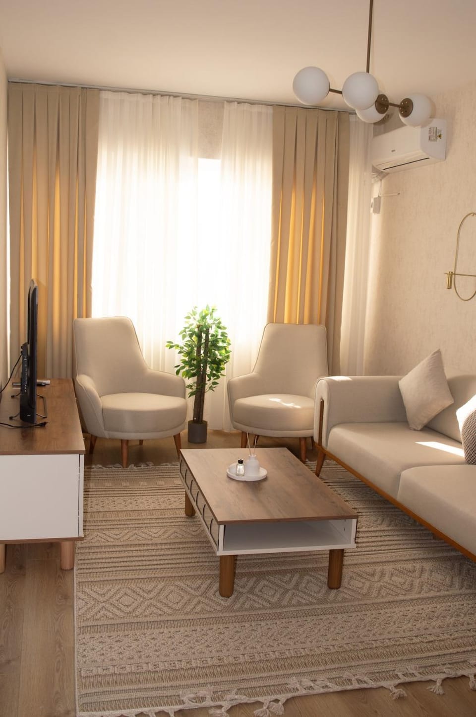 TV and multimedia, Living room, Seating area, air conditioner