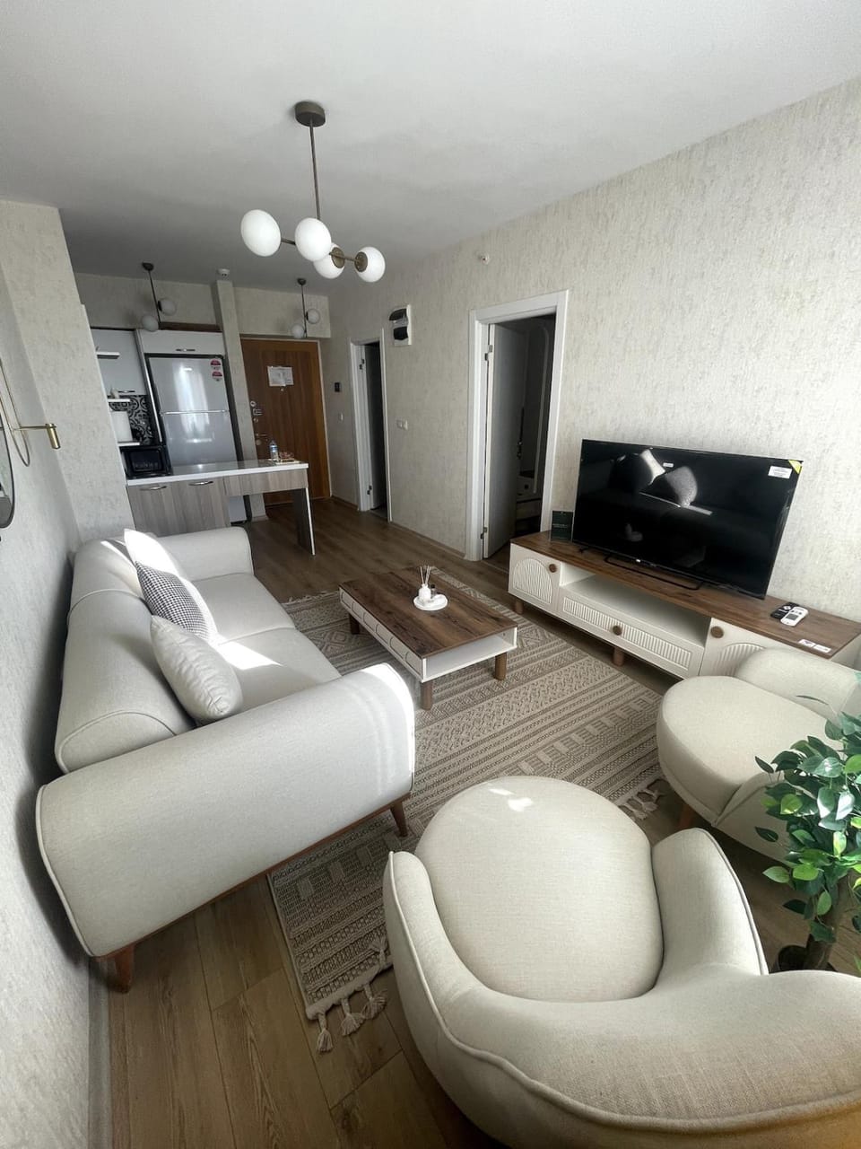 Communal lounge/ TV room, TV and multimedia, Kitchen or kitchenette, Living room, Evening entertainment