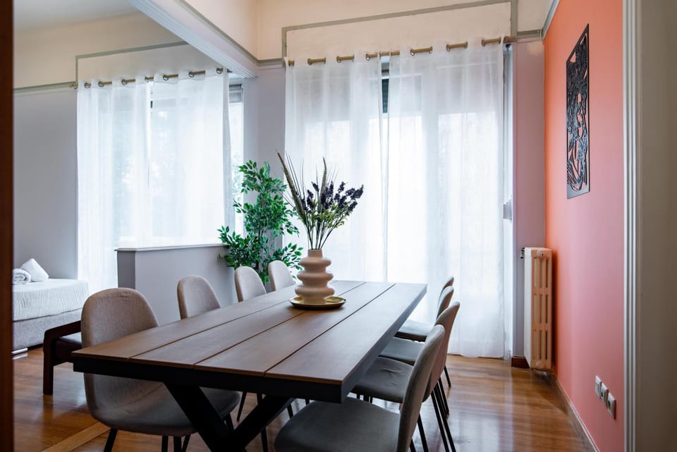 Seating area, Dining area