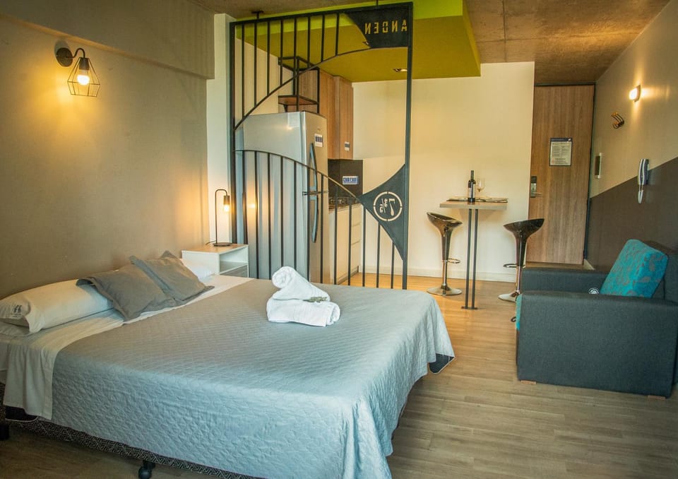 Bed, Photo of the whole room, Seating area, Bedroom, towels