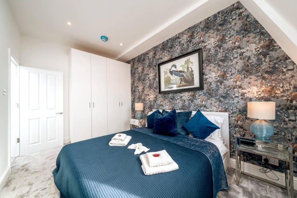 Niru Experience Pearl of Ifield Road 5BD 3BA Apartment in City of Westminster