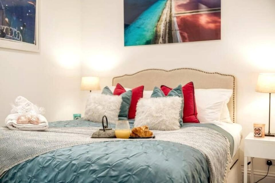 Niru Experience Pearl of Ifield Road 5BD 3BA Apartment in City of Westminster