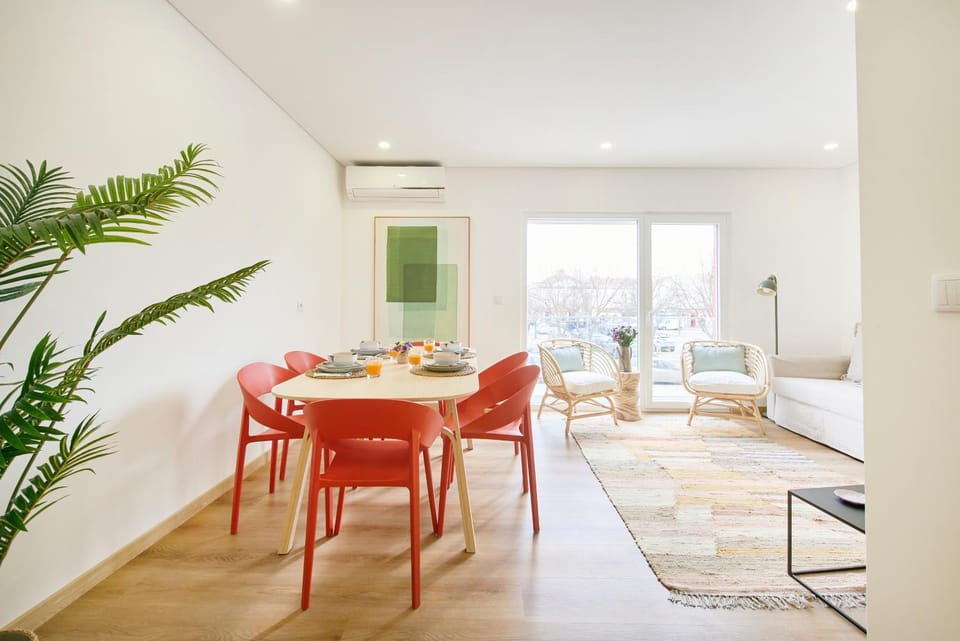 Living room, Seating area, Dining area, air conditioner