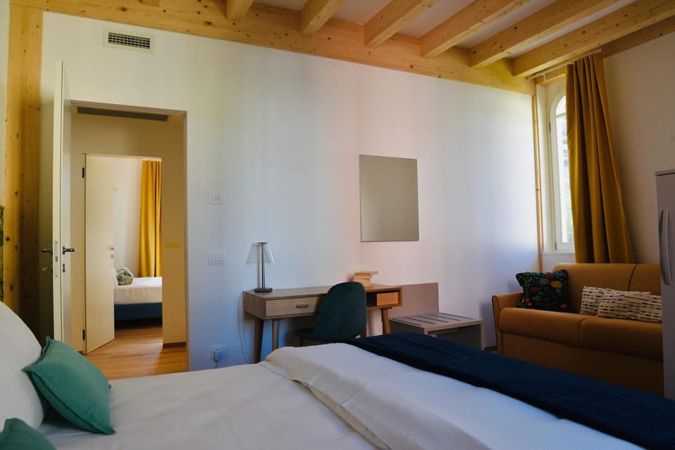 Bed, Seating area, Bedroom